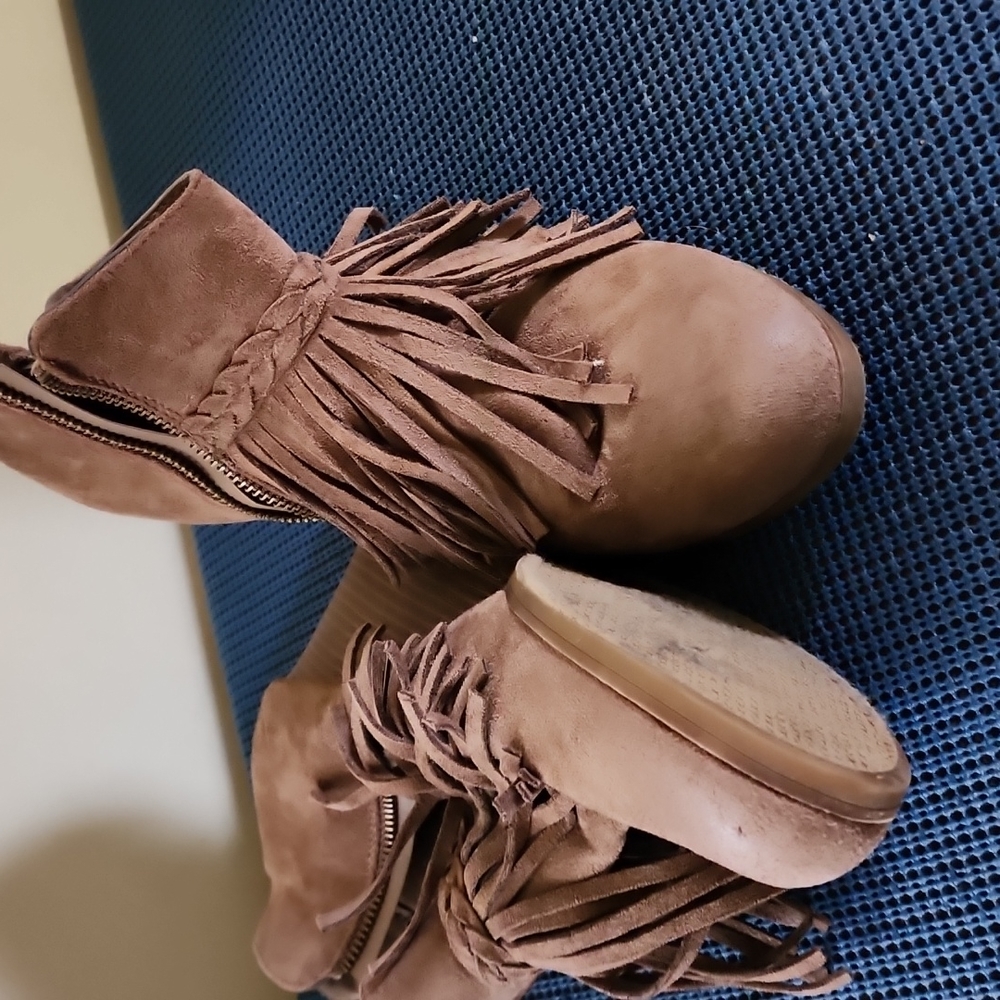 Boots - Picture 4 of 4